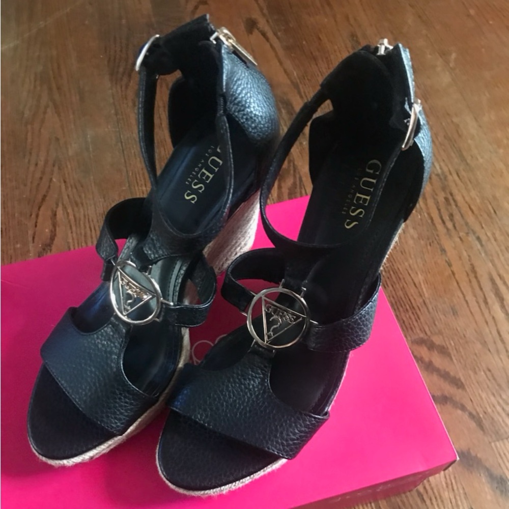 Guess wedges size 10